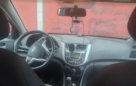 Hyundai Solaris II рестайлинг, 2011 год, 450 000 рублей, 6 фотография