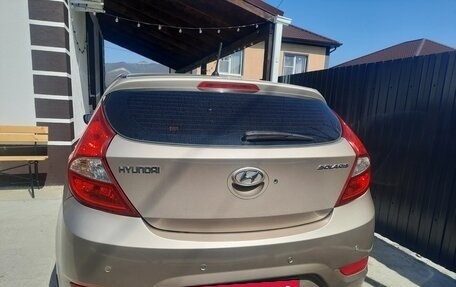 Hyundai Solaris II рестайлинг, 2012 год, 750 000 рублей, 3 фотография