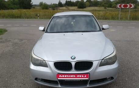 BMW 5 серия, 2004 год, 2 300 000 рублей, 3 фотография