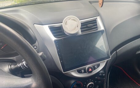 Hyundai Solaris II рестайлинг, 2012 год, 850 000 рублей, 4 фотография