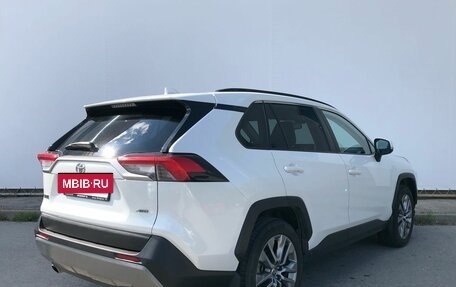 Toyota RAV4, 2022 год, 4 150 000 рублей, 2 фотография