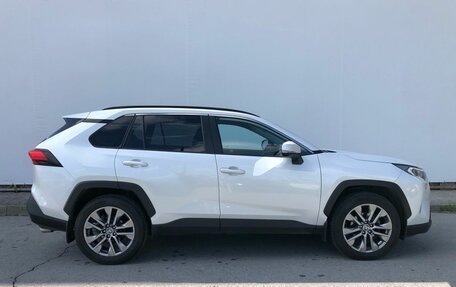 Toyota RAV4, 2022 год, 4 150 000 рублей, 8 фотография