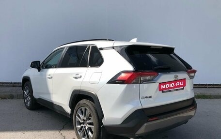 Toyota RAV4, 2022 год, 4 150 000 рублей, 4 фотография