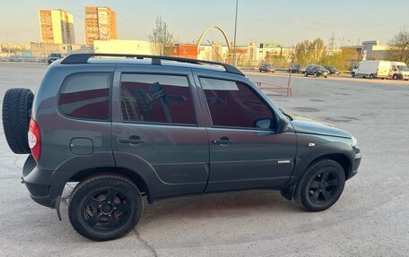 Chevrolet Niva I рестайлинг, 2015 год, 575 000 рублей, 2 фотография