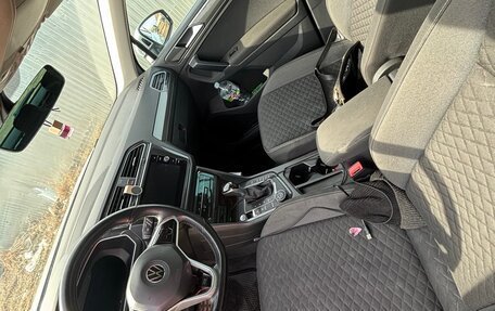 Volkswagen Tiguan II, 2018 год, 2 100 000 рублей, 4 фотография