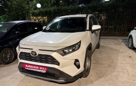 Toyota RAV4, 2020 год, 2 900 000 рублей, 11 фотография