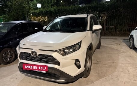 Toyota RAV4, 2020 год, 2 900 000 рублей, 12 фотография