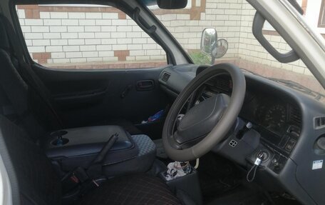 Toyota HiAce H100, 2003 год, 780 000 рублей, 11 фотография
