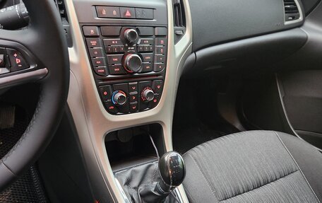 Opel Astra J, 2011 год, 550 000 рублей, 11 фотография