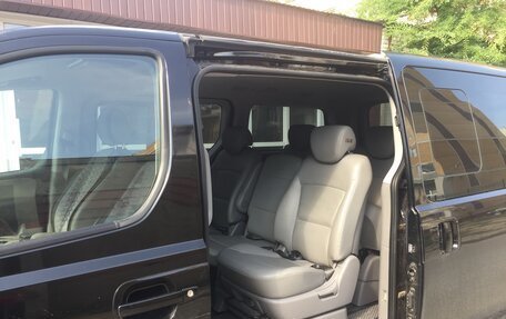 Hyundai Grand Starex Grand Starex I рестайлинг 2, 2018 год, 3 400 000 рублей, 4 фотография