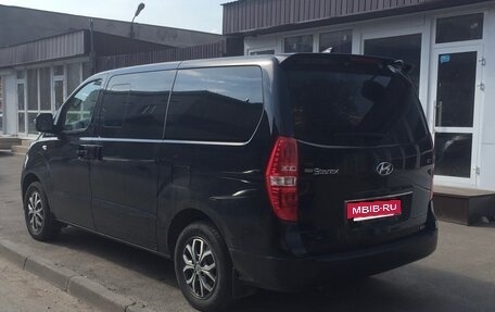 Hyundai Grand Starex Grand Starex I рестайлинг 2, 2018 год, 3 400 000 рублей, 3 фотография