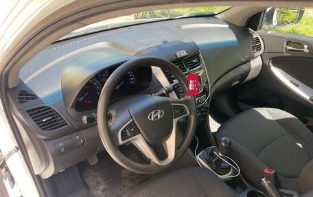 Hyundai Solaris II рестайлинг, 2013 год, 780 000 рублей, 5 фотография