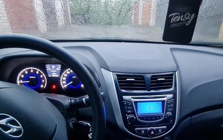 Hyundai Solaris II рестайлинг, 2014 год, 1 050 000 рублей, 12 фотография