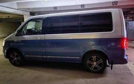 Volkswagen Multivan T6 рестайлинг, 2019 год, 4 500 000 рублей, 3 фотография