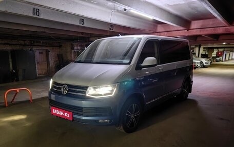 Volkswagen Multivan T6 рестайлинг, 2019 год, 4 500 000 рублей, 4 фотография