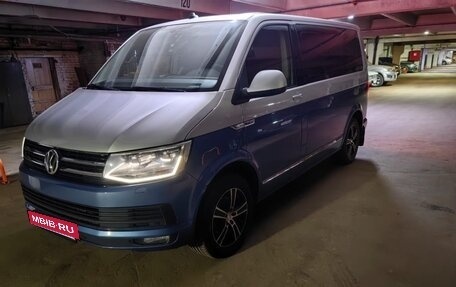 Volkswagen Multivan T6 рестайлинг, 2019 год, 4 500 000 рублей, 8 фотография