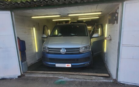 Volkswagen Multivan T6 рестайлинг, 2019 год, 4 500 000 рублей, 17 фотография