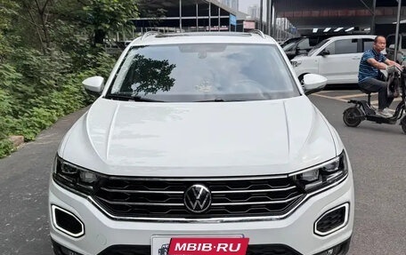 Volkswagen T-Roc I, 2021 год, 1 385 000 рублей, 2 фотография