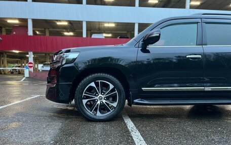 Toyota Land Cruiser 200, 2021 год, 7 990 000 рублей, 4 фотография