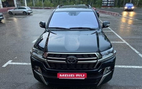 Toyota Land Cruiser 200, 2021 год, 7 990 000 рублей, 2 фотография