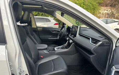 Toyota RAV4, 2020 год, 2 050 000 рублей, 5 фотография
