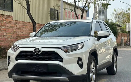 Toyota RAV4, 2020 год, 2 050 000 рублей, 1 фотография