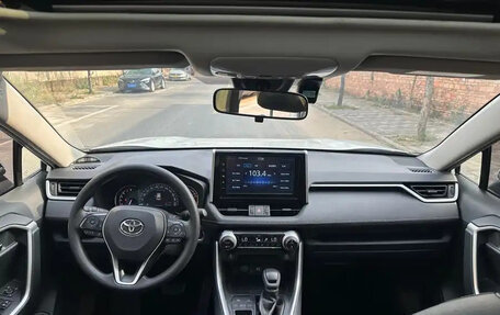 Toyota RAV4, 2020 год, 2 050 000 рублей, 6 фотография