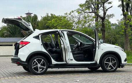 Honda Vezel, 2021 год, 1 420 000 рублей, 10 фотография