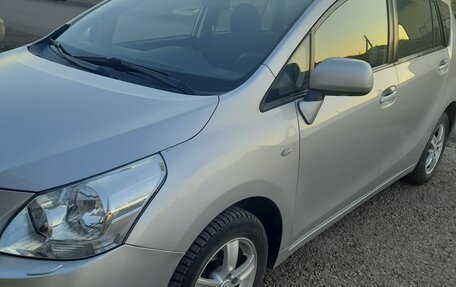 Toyota Verso I, 2011 год, 1 250 000 рублей, 13 фотография