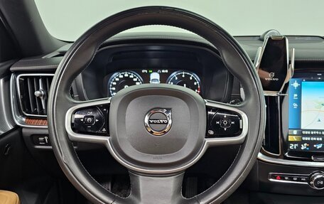 Volvo V60 Cross Country II, 2021 год, 2 990 000 рублей, 13 фотография