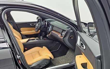 Volvo V60 Cross Country II, 2021 год, 2 990 000 рублей, 17 фотография