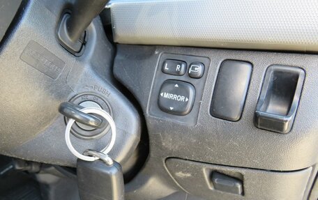 Toyota HiAce H200, 2010 год, 2 300 000 рублей, 19 фотография