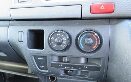 Toyota HiAce H200, 2010 год, 2 300 000 рублей, 22 фотография