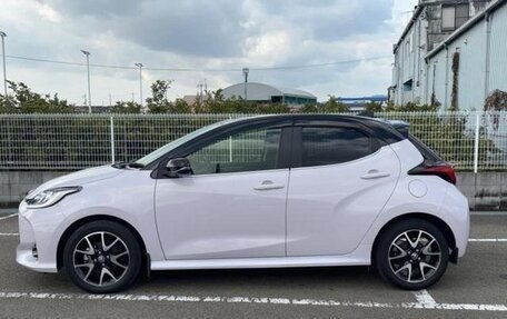 Toyota Yaris, 2022 год, 1 215 000 рублей, 5 фотография