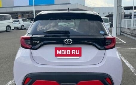 Toyota Yaris, 2022 год, 1 215 000 рублей, 4 фотография