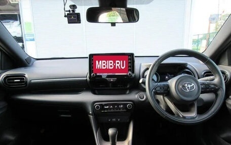 Toyota Yaris, 2022 год, 1 215 000 рублей, 7 фотография
