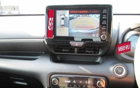 Toyota Yaris, 2022 год, 1 215 000 рублей, 9 фотография