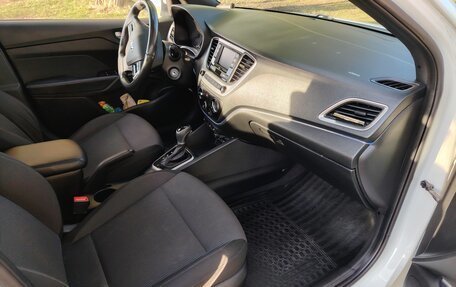 Hyundai Solaris II рестайлинг, 2017 год, 1 390 000 рублей, 19 фотография