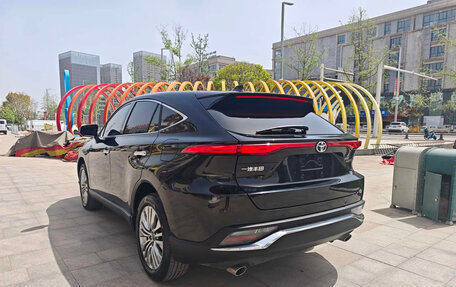 Toyota Harrier, 2022 год, 2 675 000 рублей, 2 фотография