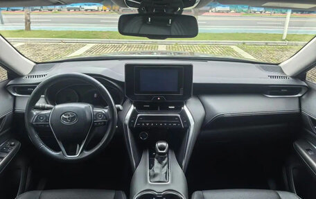 Toyota Harrier, 2022 год, 2 970 000 рублей, 4 фотография