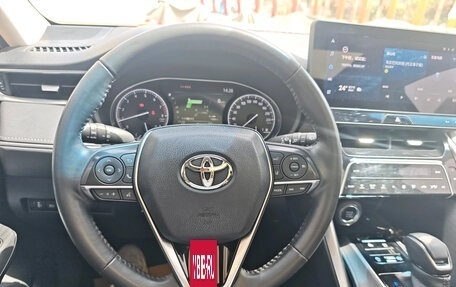 Toyota Harrier, 2022 год, 2 675 000 рублей, 3 фотография