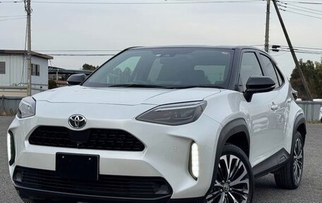 Toyota Yaris Cross, 2022 год, 1 340 000 рублей, 3 фотография
