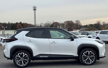 Toyota Yaris Cross, 2022 год, 1 340 000 рублей, 7 фотография