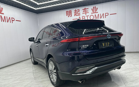 Toyota Harrier, 2022 год, 3 890 000 рублей, 2 фотография