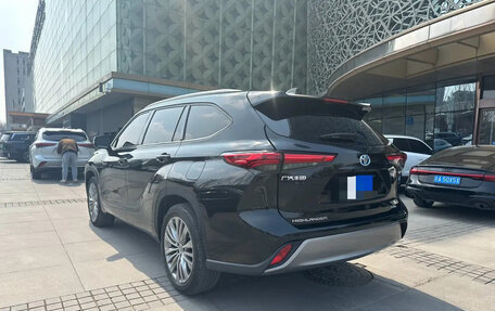 Toyota Highlander, 2022 год, 3 470 000 рублей, 2 фотография