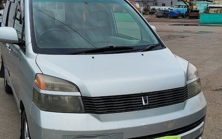 Toyota Voxy II, 2001 год, 800 000 рублей, 1 фотография