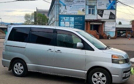 Toyota Voxy II, 2001 год, 800 000 рублей, 3 фотография