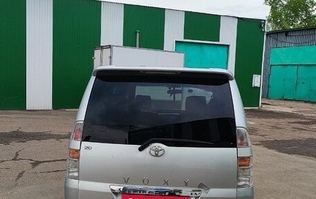 Toyota Voxy II, 2001 год, 800 000 рублей, 2 фотография