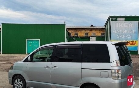 Toyota Voxy II, 2001 год, 800 000 рублей, 4 фотография