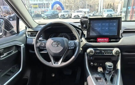 Toyota RAV4, 2022 год, 2 855 000 рублей, 6 фотография